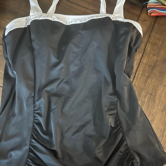 Bathing suit bundle - Picture 4 of 6